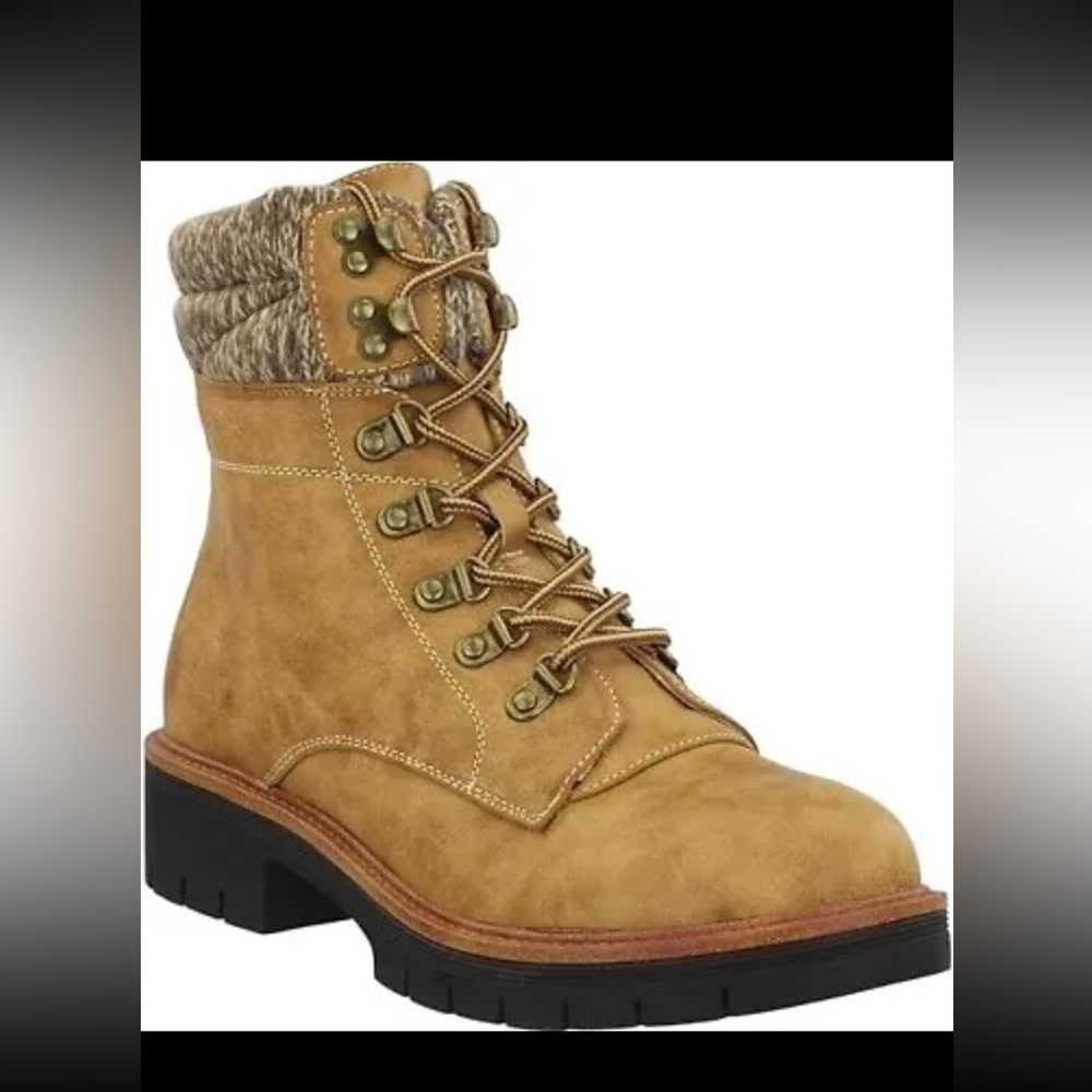 New in Box MIA (francesca's) regis-sw combat casual boots in Taupe size 6.5
